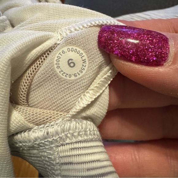 Lululemon Energy Bra Athletic Sports Bra Gray Size 6 - Picture 7 of 7